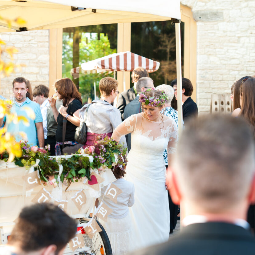 Hochzeitsfeier Außengelände Braut Feier Hochzeitspaar